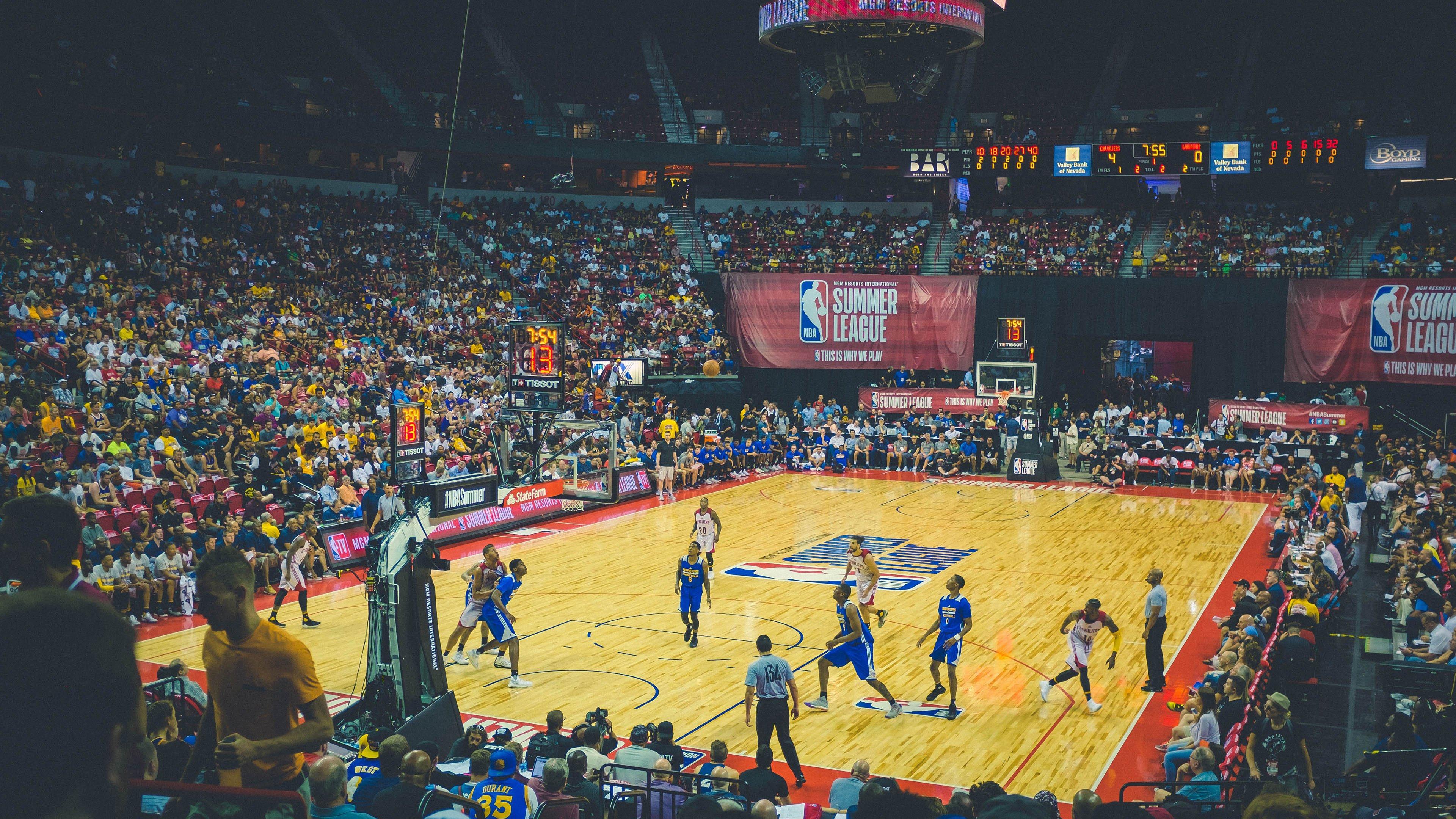 CBA季后赛激战正酣 辽宁队力克广东队挺进总决赛