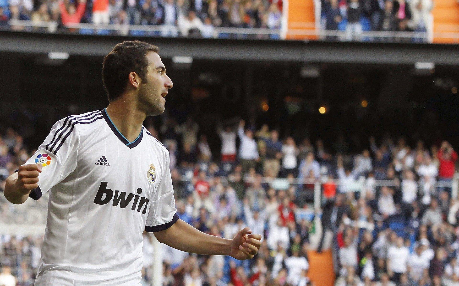 纳达尔强势回归红土赛场 法网前奏展现王者风范