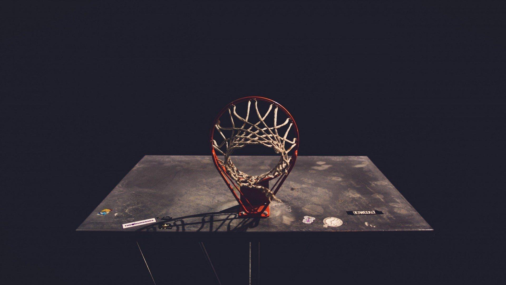 伦敦德比火药味升级，西汉姆联禁止球迷佩戴半边队徽围巾入场